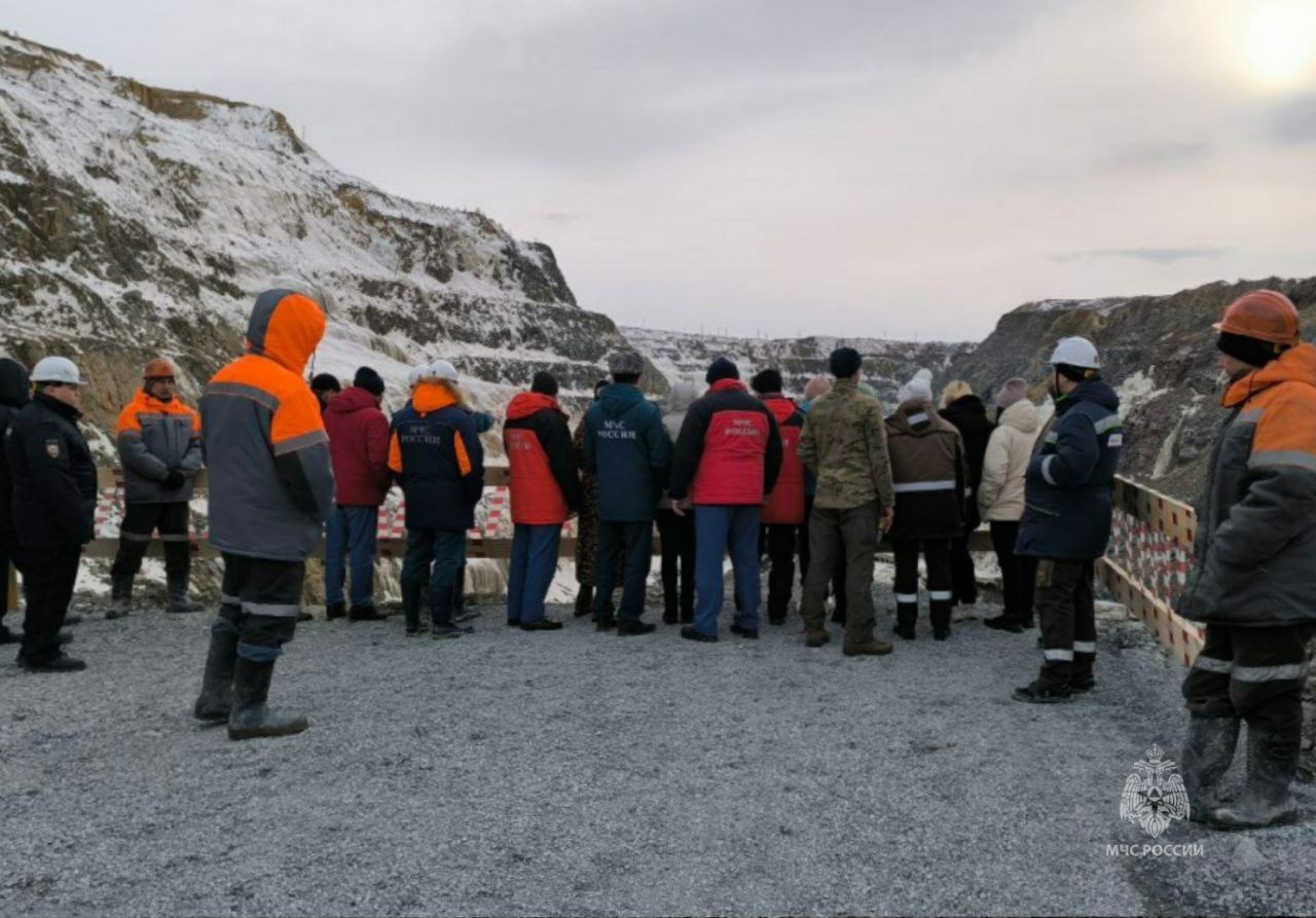 Родственники горняков замурованных под землей посетили рудник «Пионер»