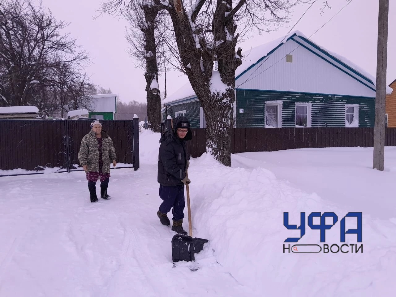 Всю зиму чистит снег: житель Башкирии помогает матери участников СВО