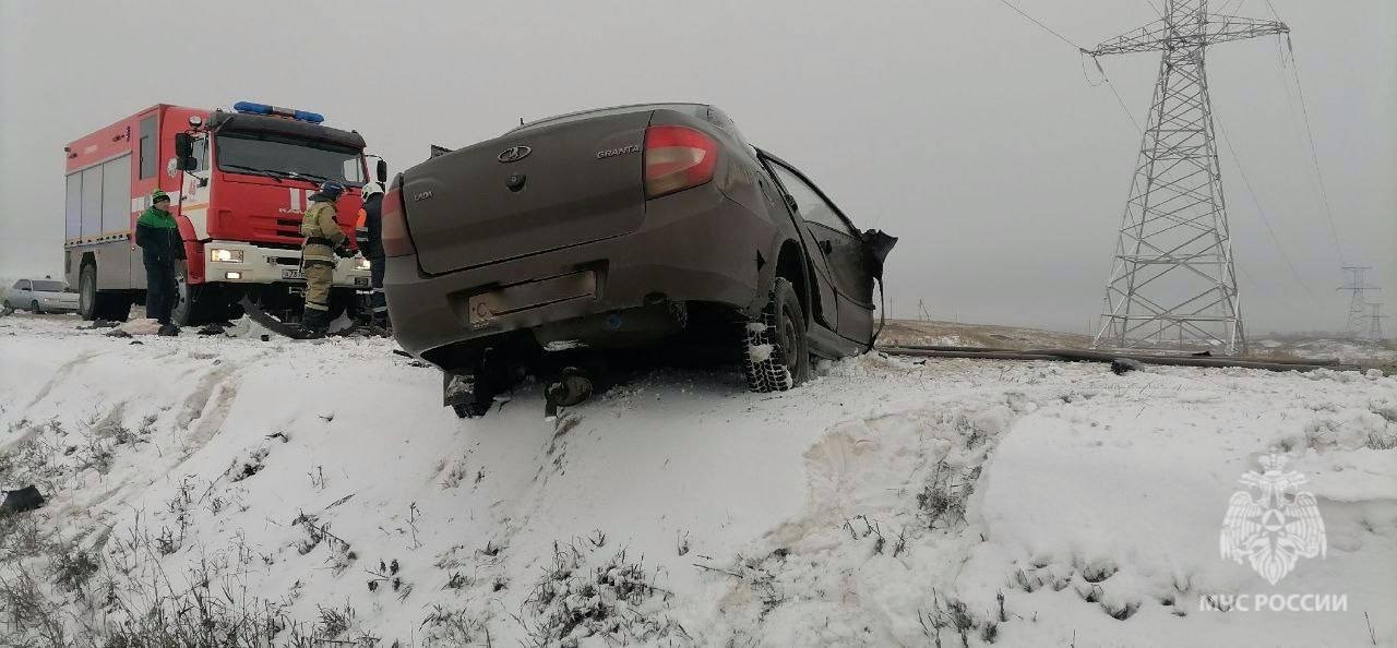 В Башкирии столкнулись две легковушки и пассажирский автобус, есть погибшие