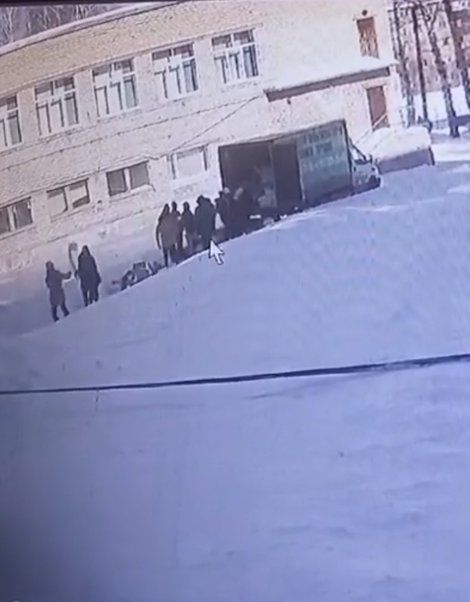 Скриншот видео с моментом драки