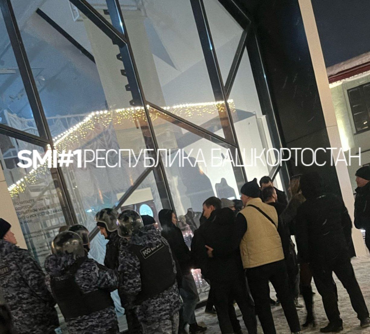 В Уфе пьяные мигранты у ночного клуба напали на сотрудника Росгвардии