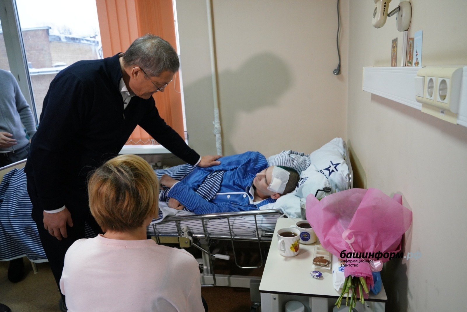 Башкирские бойцы находящиеся в госпитале им.Бурденко встретились с Радием Хабировым