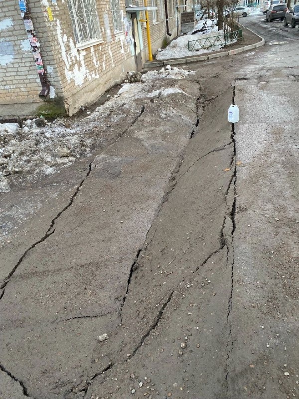 В Уфе произошел обвал грунта возле жилого дома