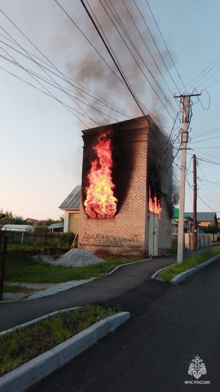 В Белорецке горела трансформаторная будка