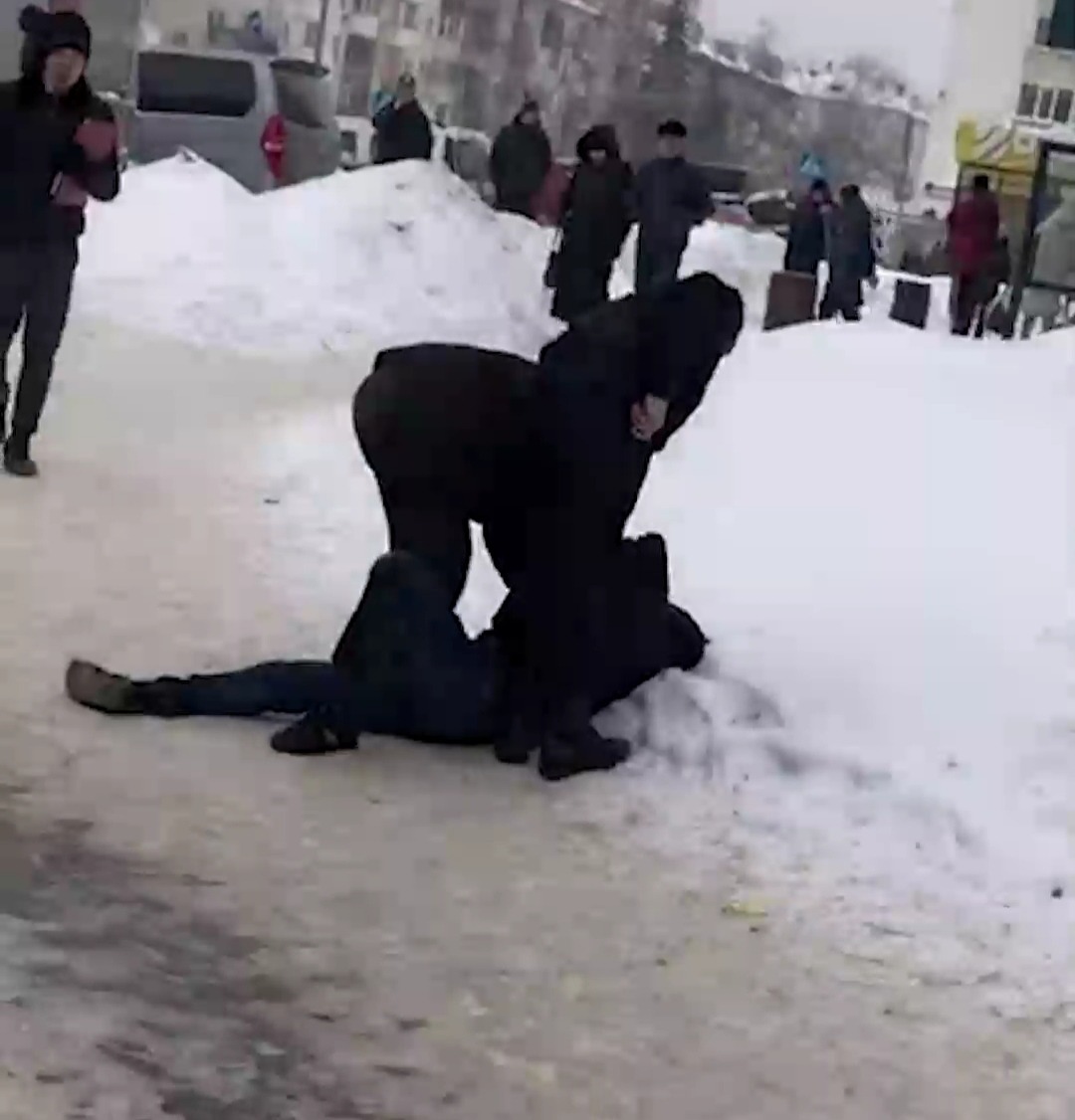 Жители Уфы самостоятельно задержали вора, укравшего телефон