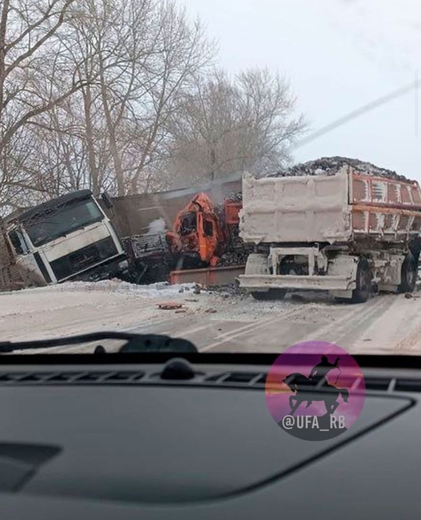 В Башкирии в ДТП водитель большегруза лишился ног 