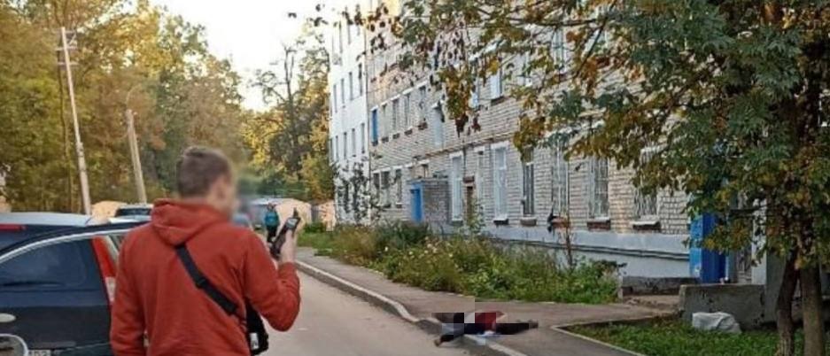  В Уфе на газоне обнаружили труп