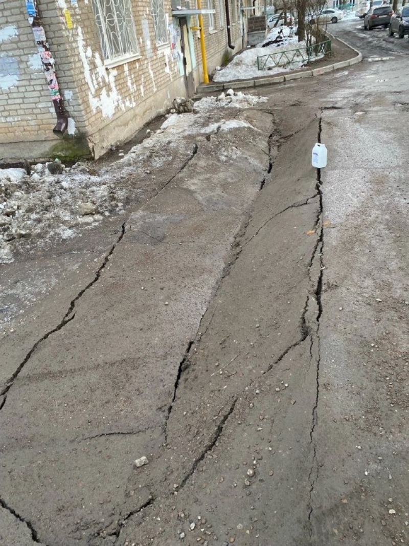 В Уфе произошел обвал грунта возле жилого дома