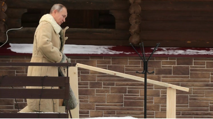 Владимир Путин окунулся в прорубь на Крещение