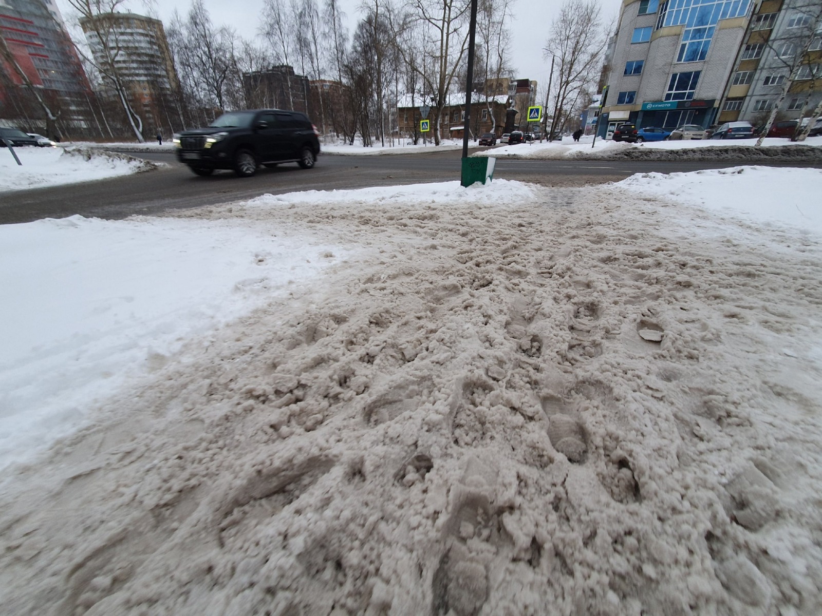 Уфу заносит снегом: мэр города недоволен уборкой улиц