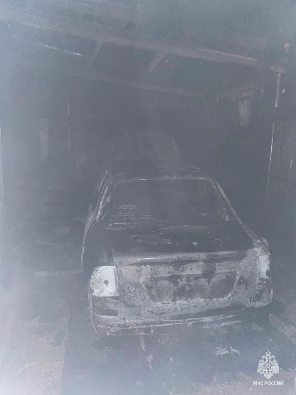В Башкирии молодой мужчина сгорел вместе с автомобилем 