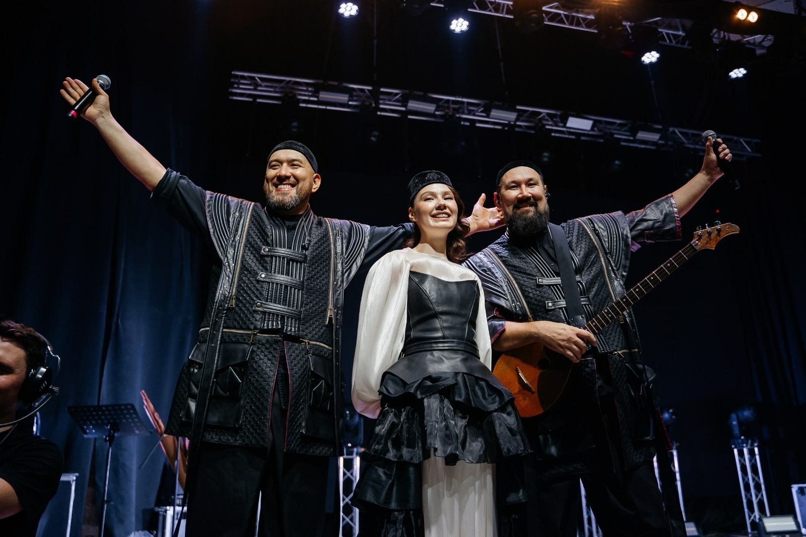 vk.com/ayyola.music официальный паблик группы