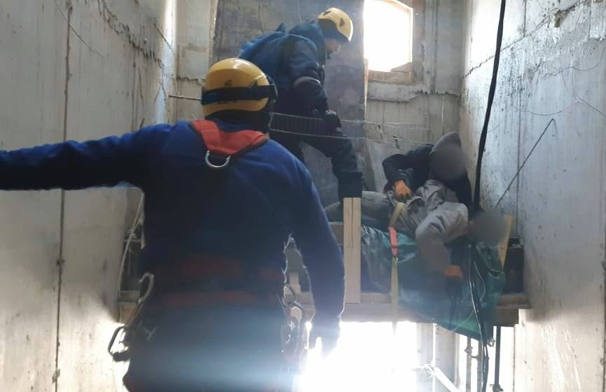 В Уфе мужчина упал с девятого этажа, но остался жив
