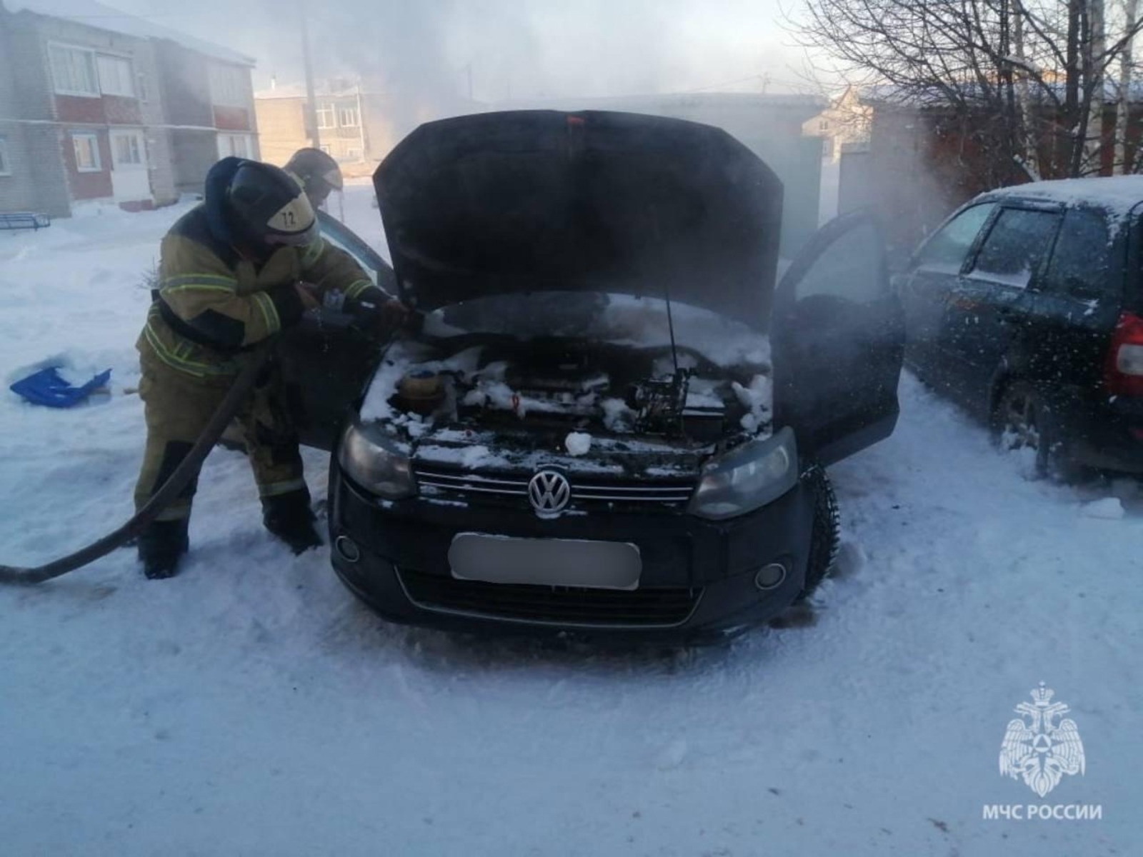 В Башкирии огонь уничтожил легковой автомобиль
