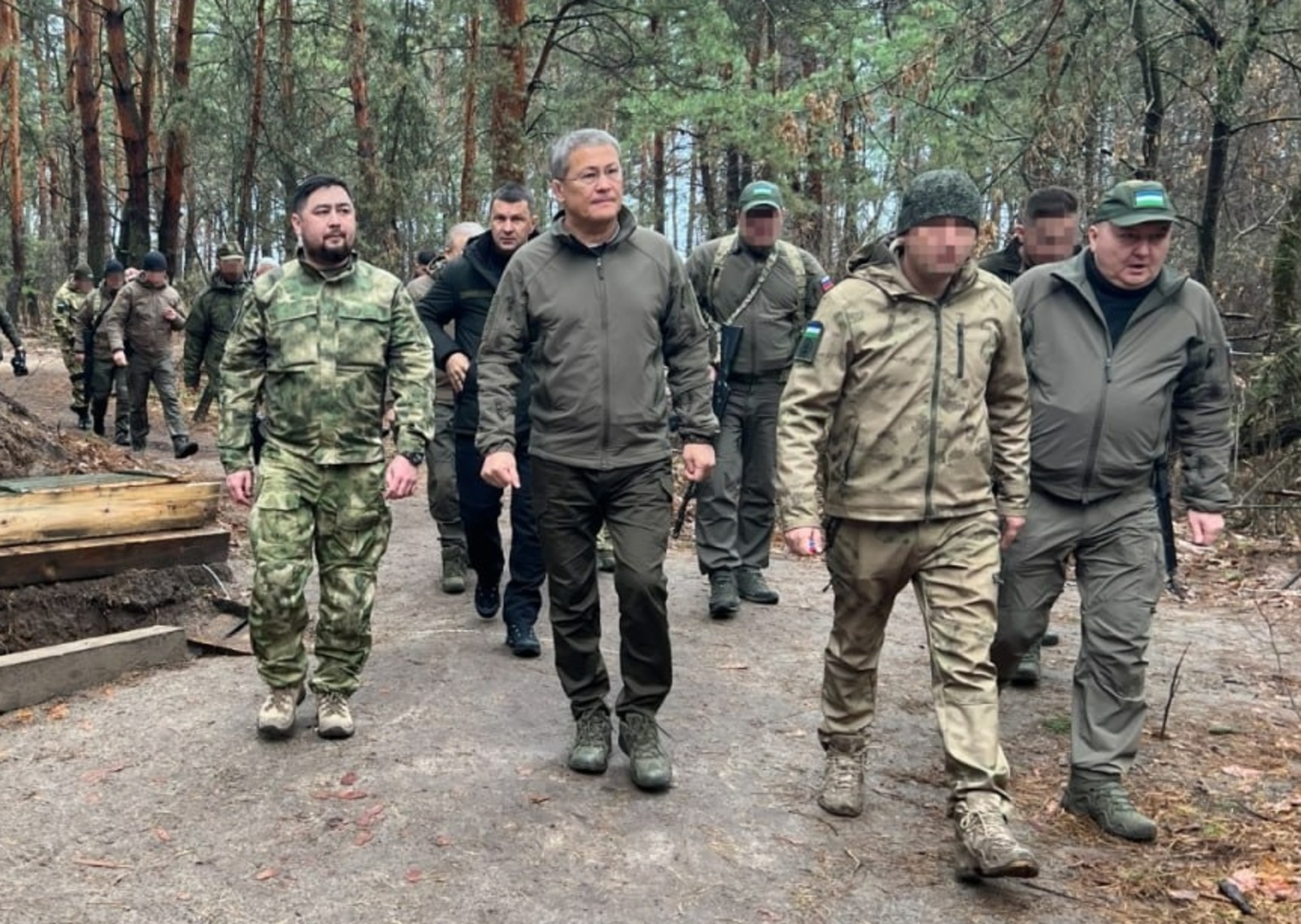  Глава Башкирии навестил бойцов в зоне СВО