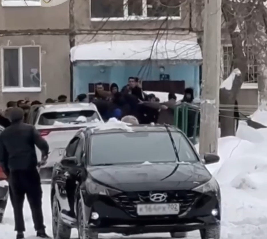 В Уфе толпа цыган устроила дебош (видео)
