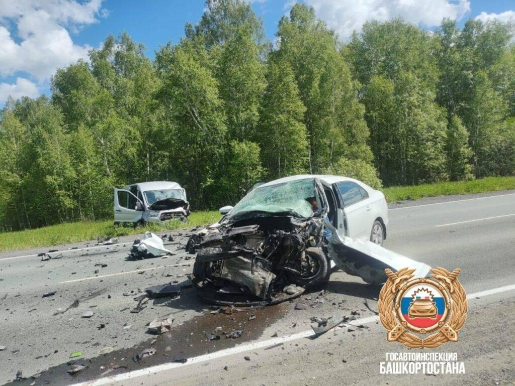 В Башкирии произошло серьезное ДТП с тремя пострадавшими