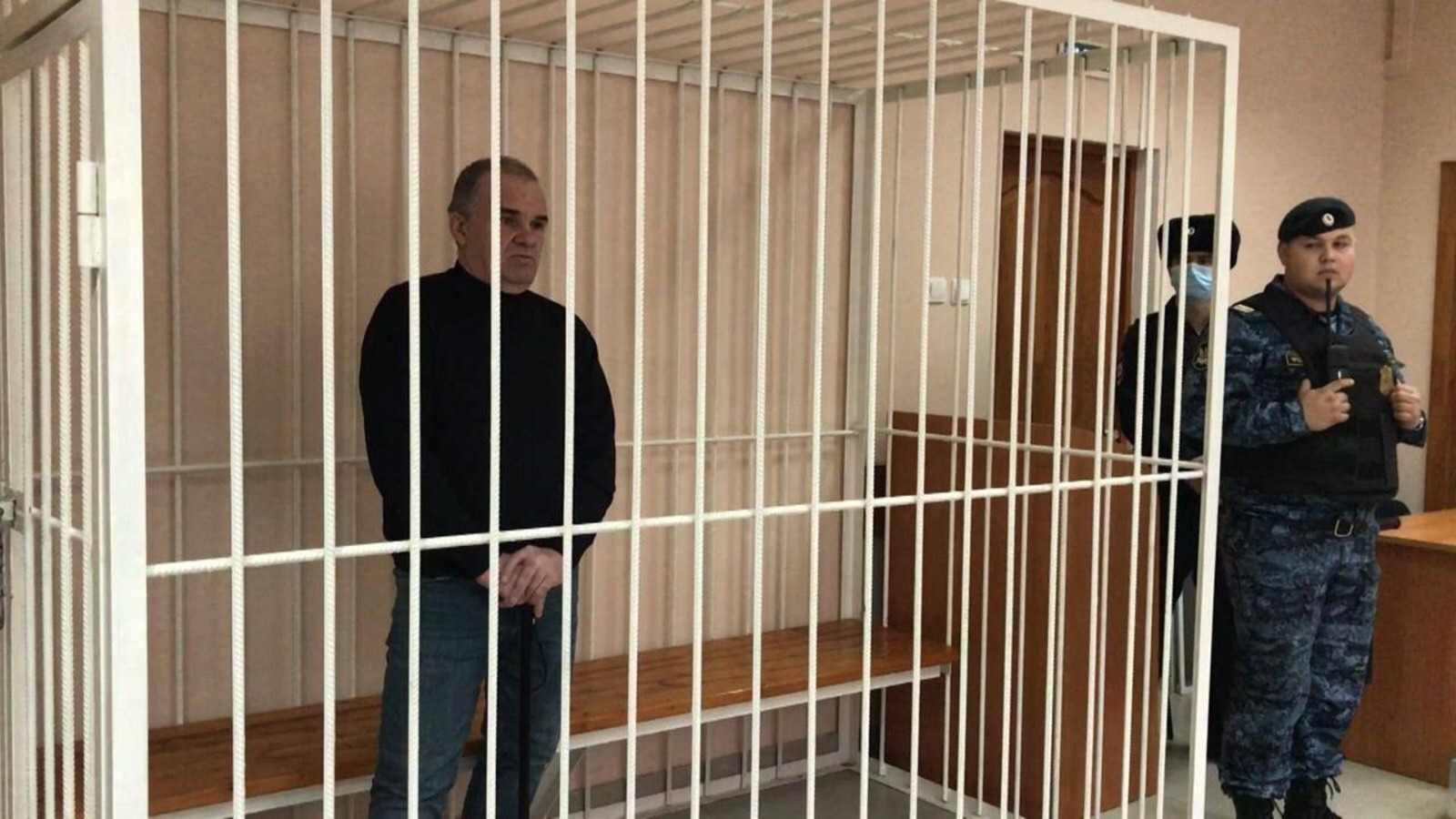 Уфимец получил 12 лет колонии за убийство собутыльника и нападение на полицейских