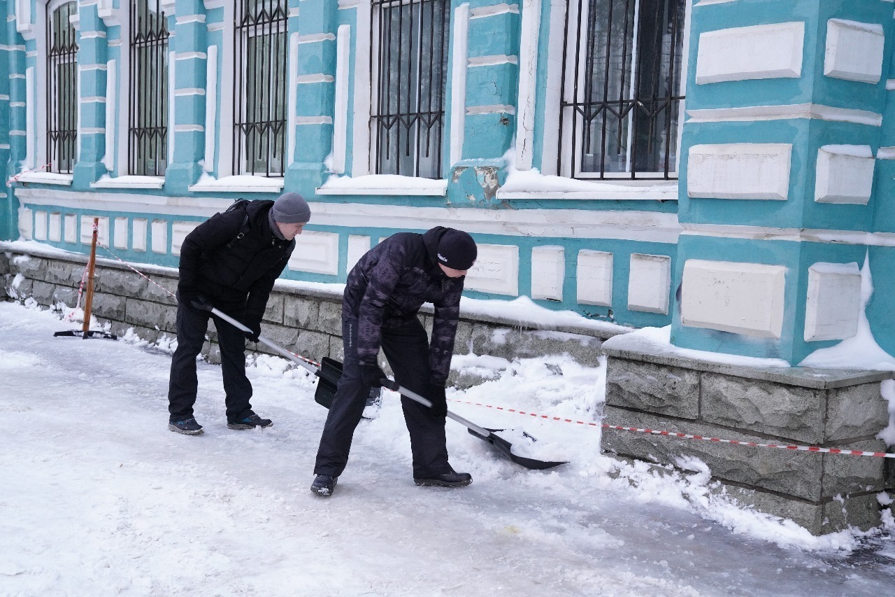 Уфимцам самим предложили убрать снег