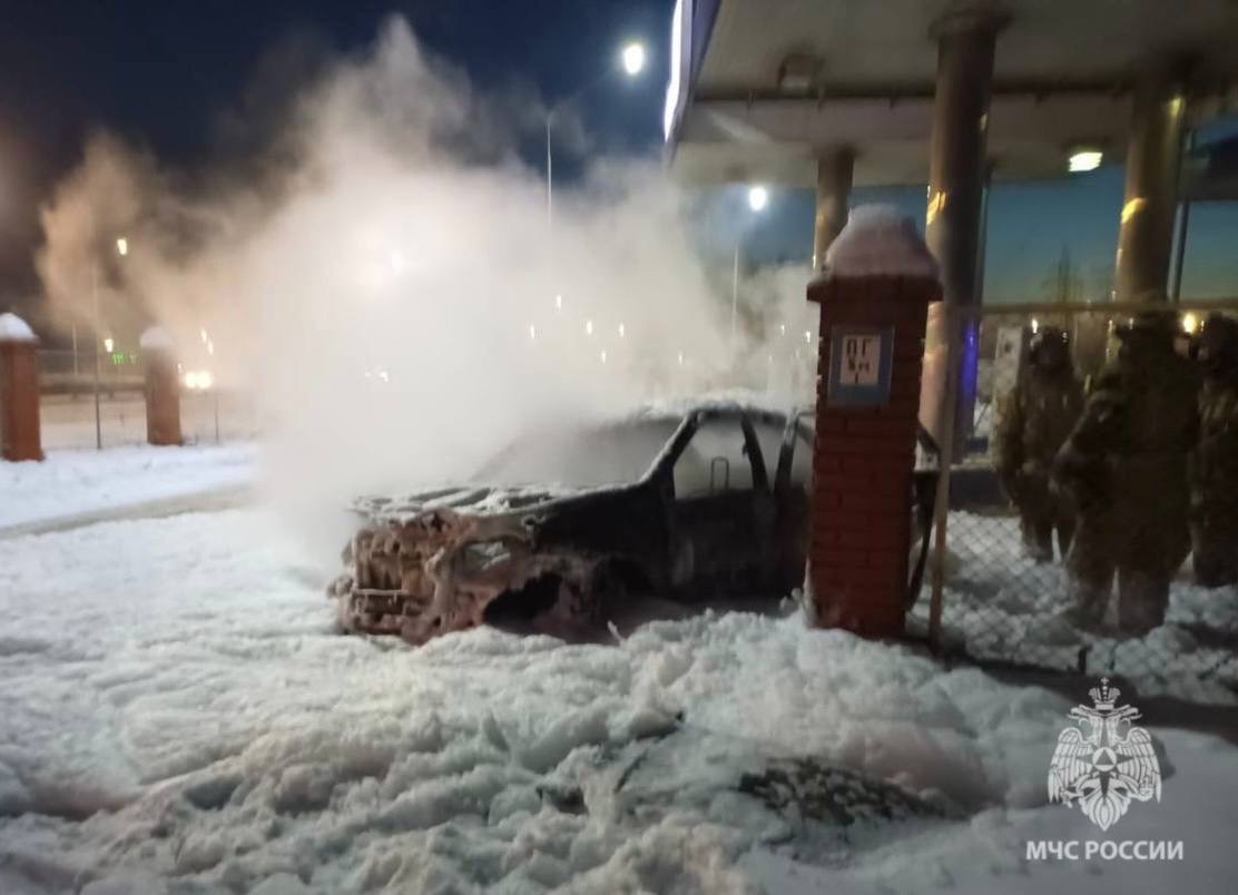 В Уфе на газовой заправке сгорел автомобиль 