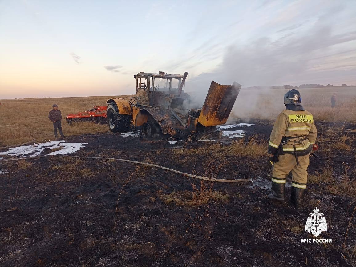 В Башкирии во время полевых работ сгорел трактор