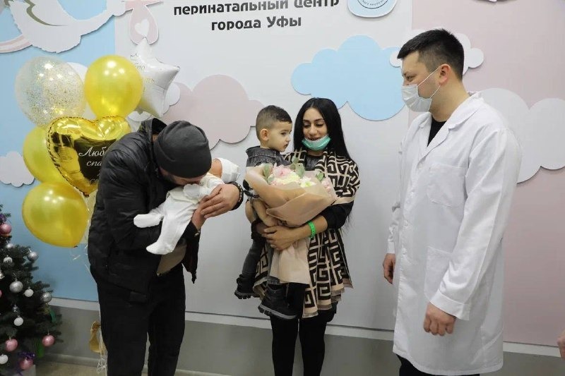  Мэр Уфы приехал на выписку первого малыша 2024 года