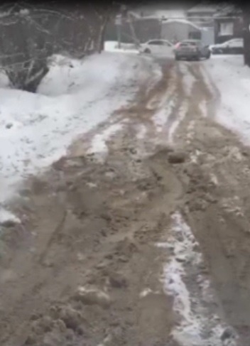 Жители целого микрорайона в Уфе оказались отрезанными от мира