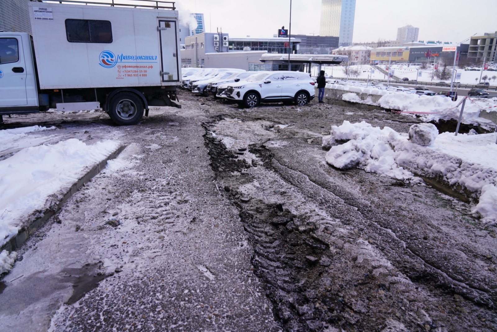 «Уфаводоканал» пообещал компенсировать ущерб пострадавшим во время коммунальной аварии автовладельцам
