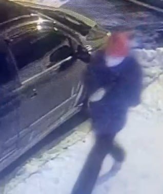 Полиция в Уфе объявила в розыск нападавшего на людей мужчину с кастетом