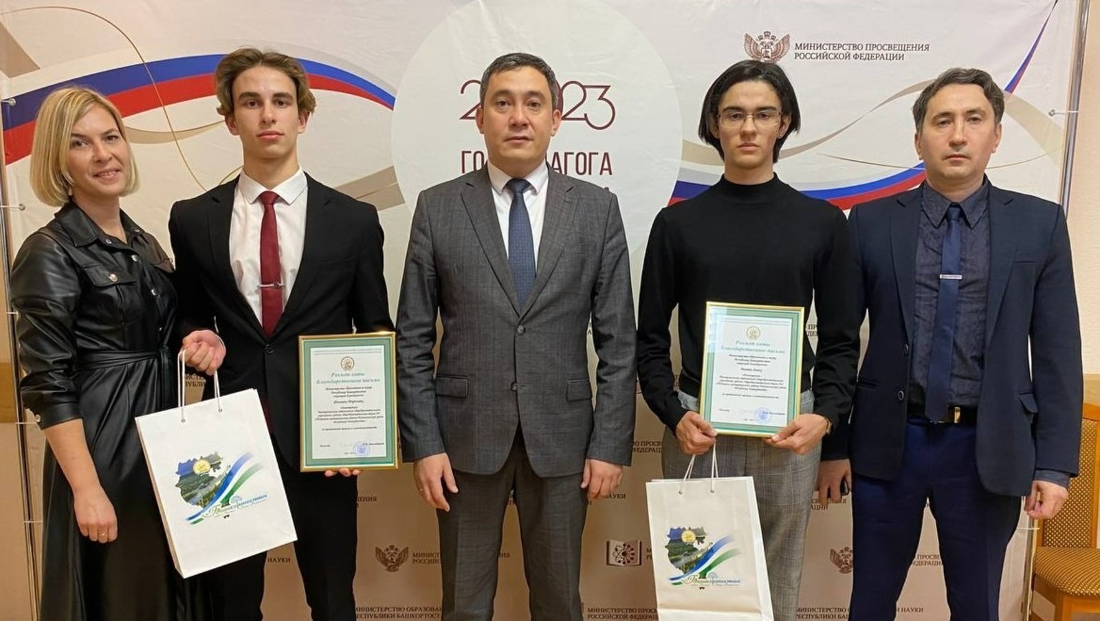 Два школьника из Башкирии спасли одноклассников и учителя из пожара