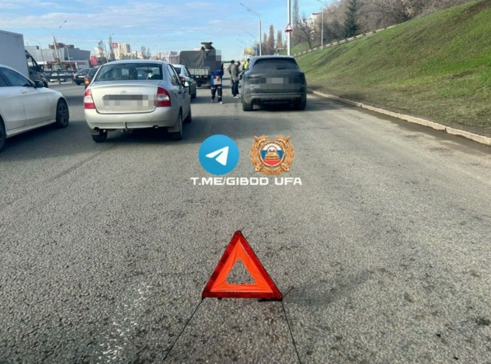 Известны подробности аварии, в которую попал блогер Рустам Набиев в Уфе