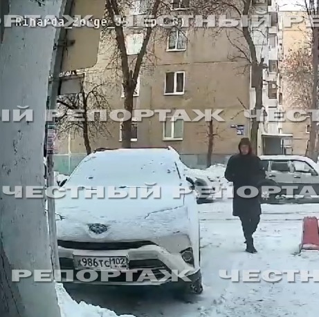 В Уфе неадекват напал на троих школьниц