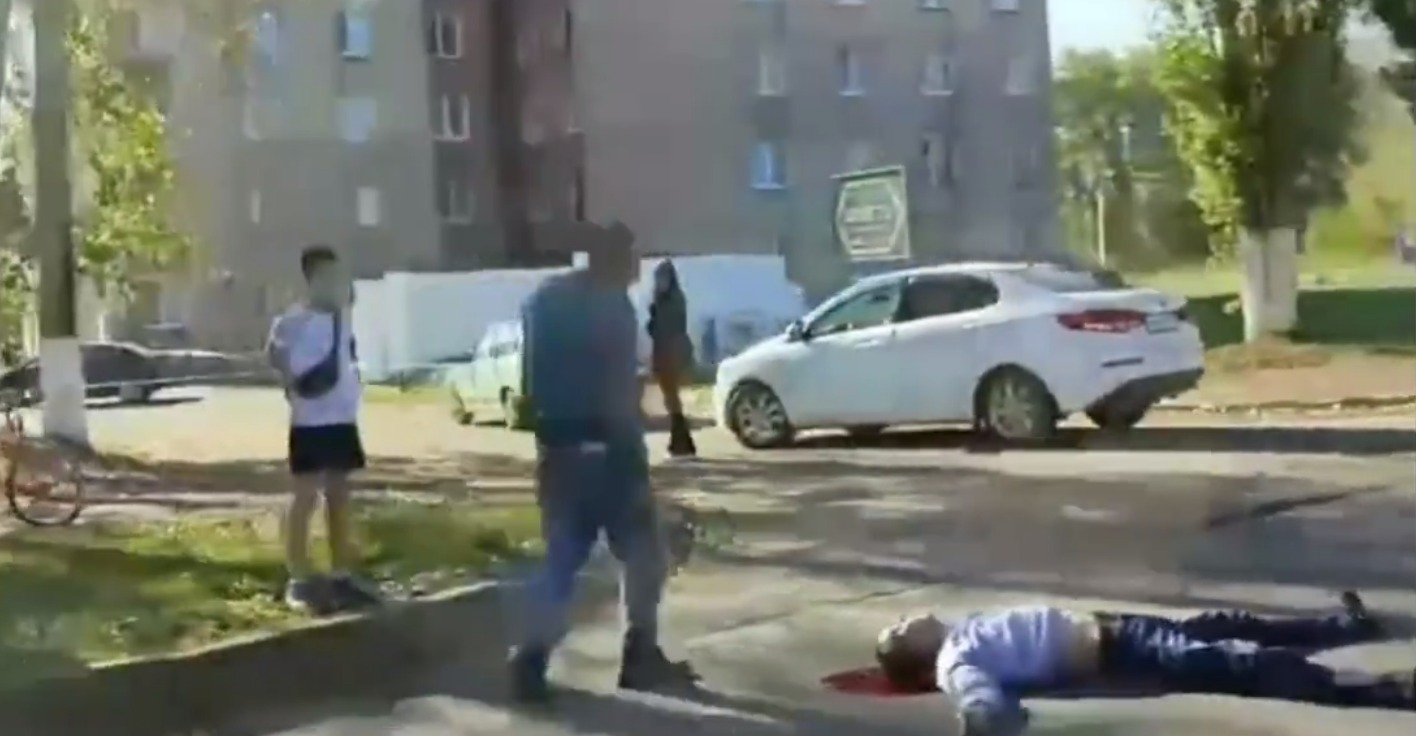 В сети появились жесткие кадры сбитого мотоциклиста 
