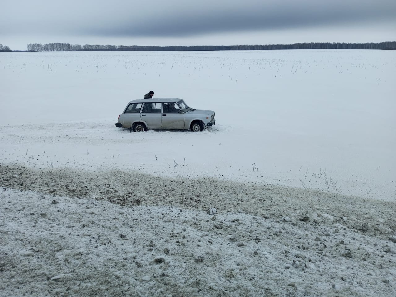 Съехал в кювет: на трассе М-7 в Башкирии водителю стала плохо 