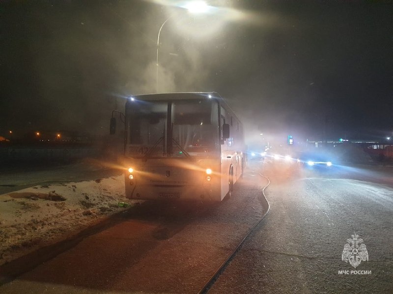 В Башкирии загорелся полный пассажиров автобус