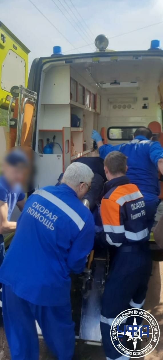 Жуткое ЧП под Уфой: ногу мужчины замотало в мотоблок