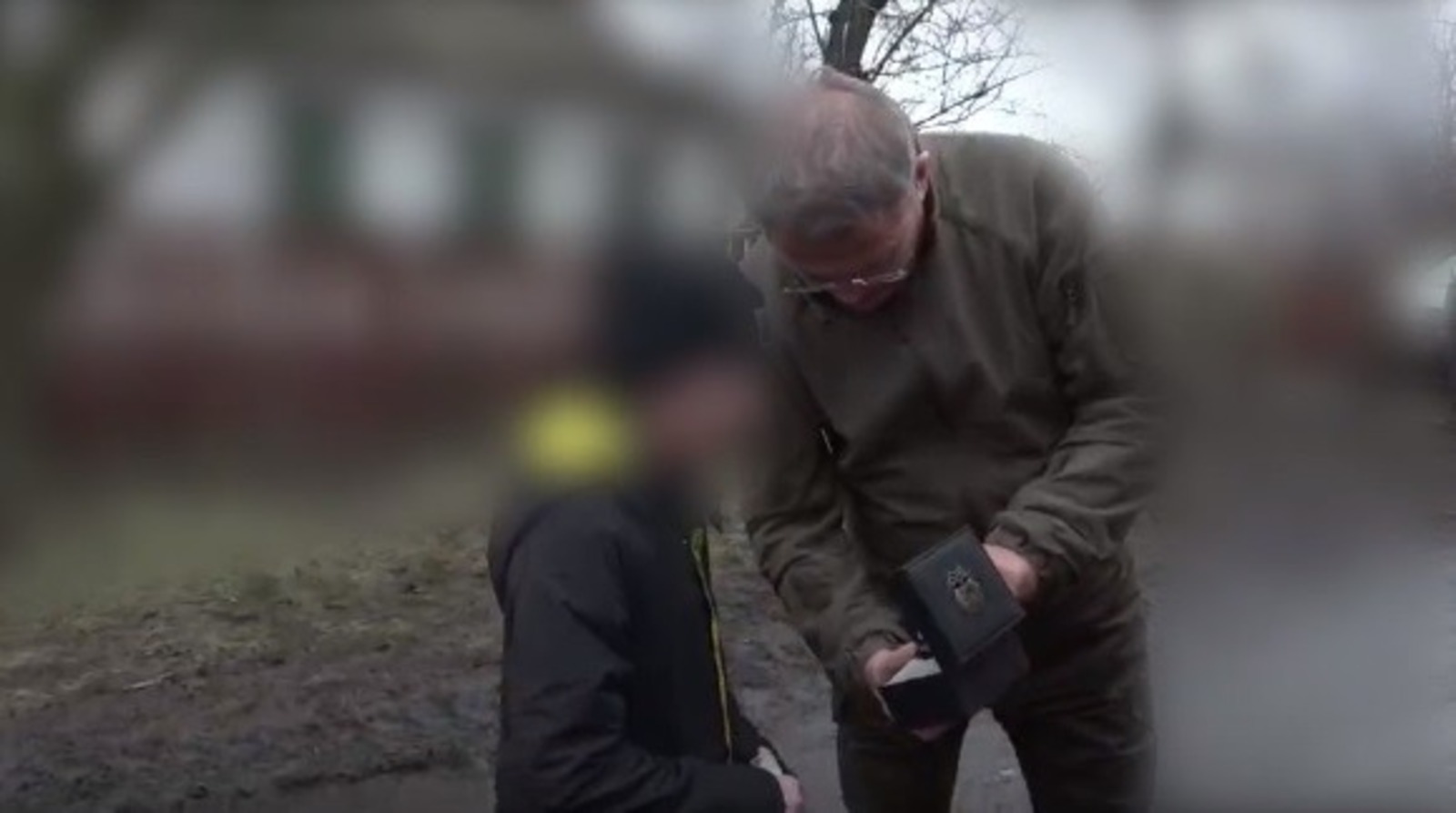Глава Башкирии подарил именные часы ребенку из Донбасса
