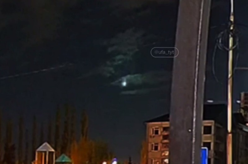 В Уфе камера запечатлела падение небесного тела