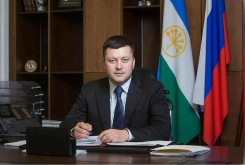Мэр Уфы поблагодарил супругу за рождение дочери